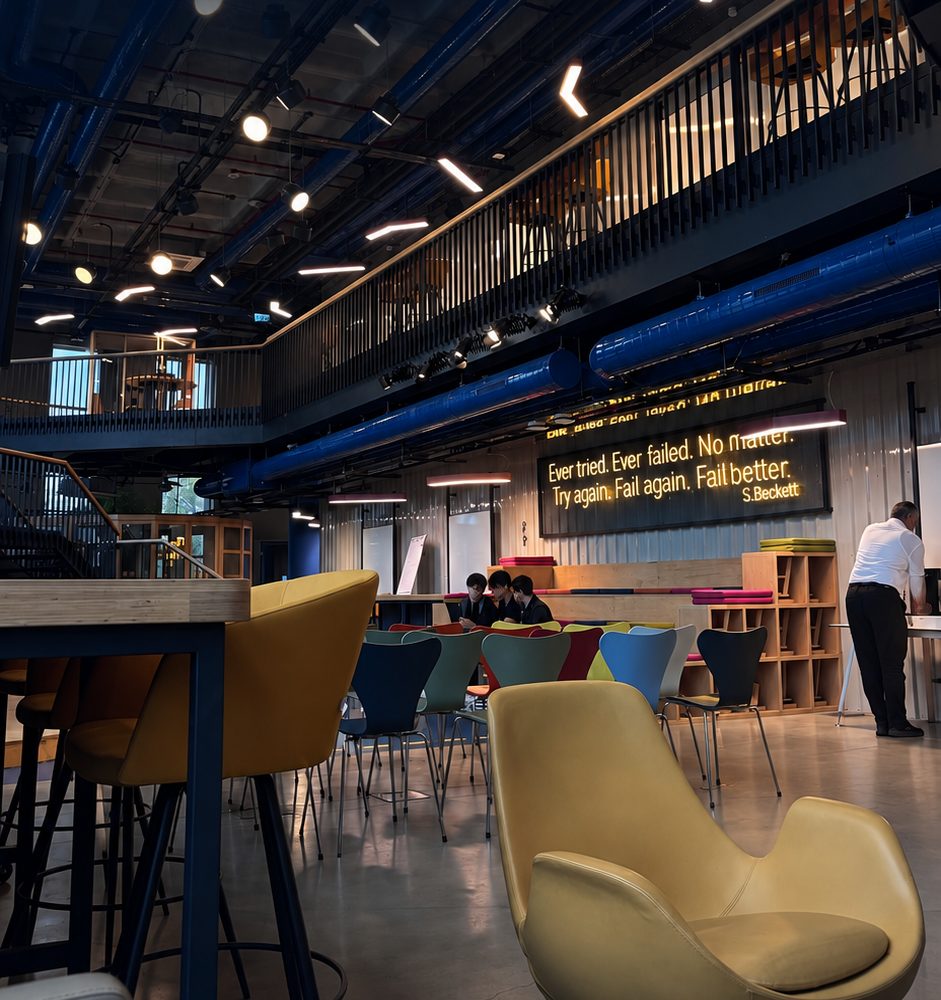 QNBEYOND İstanbul’da Side Projects Night etkinliğinin yapıldığı mekân